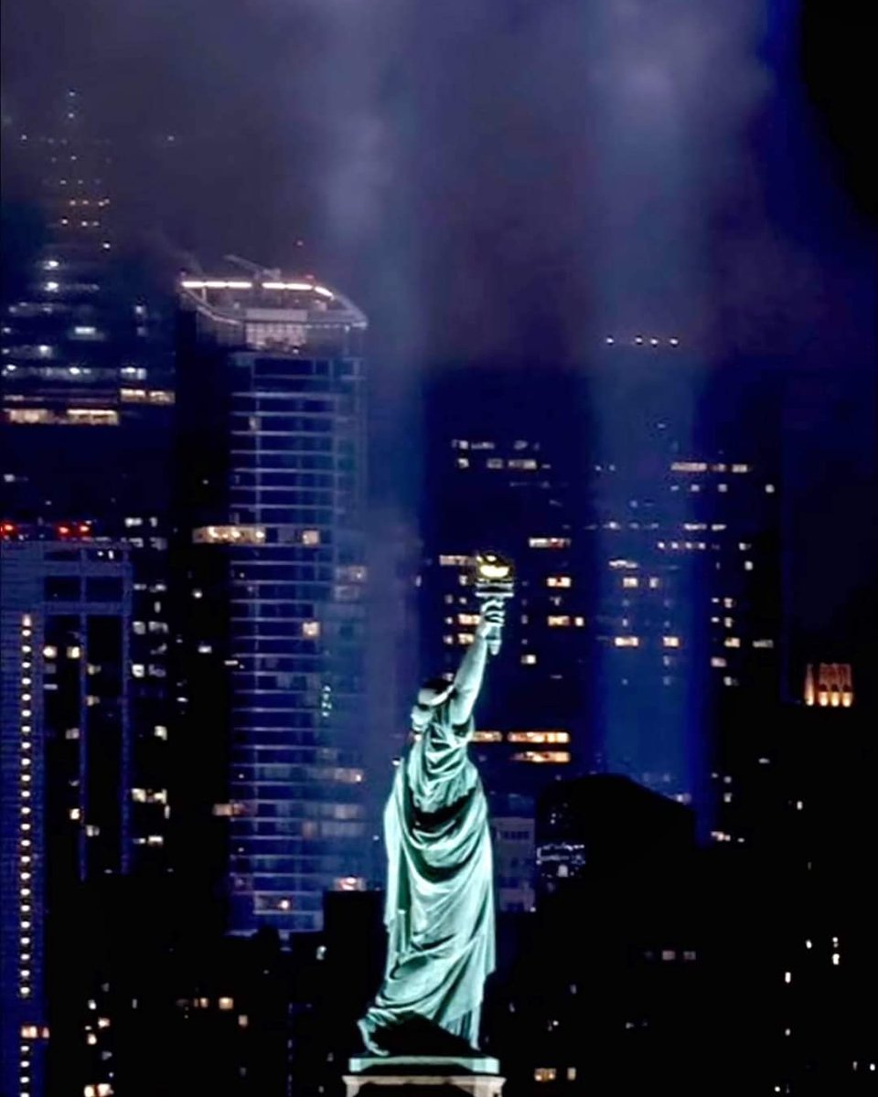 nypizzaguy's tweet photo. Let us remember all of people whose lives were lost on this tragic day. https://t.co/wduMT8I6M6