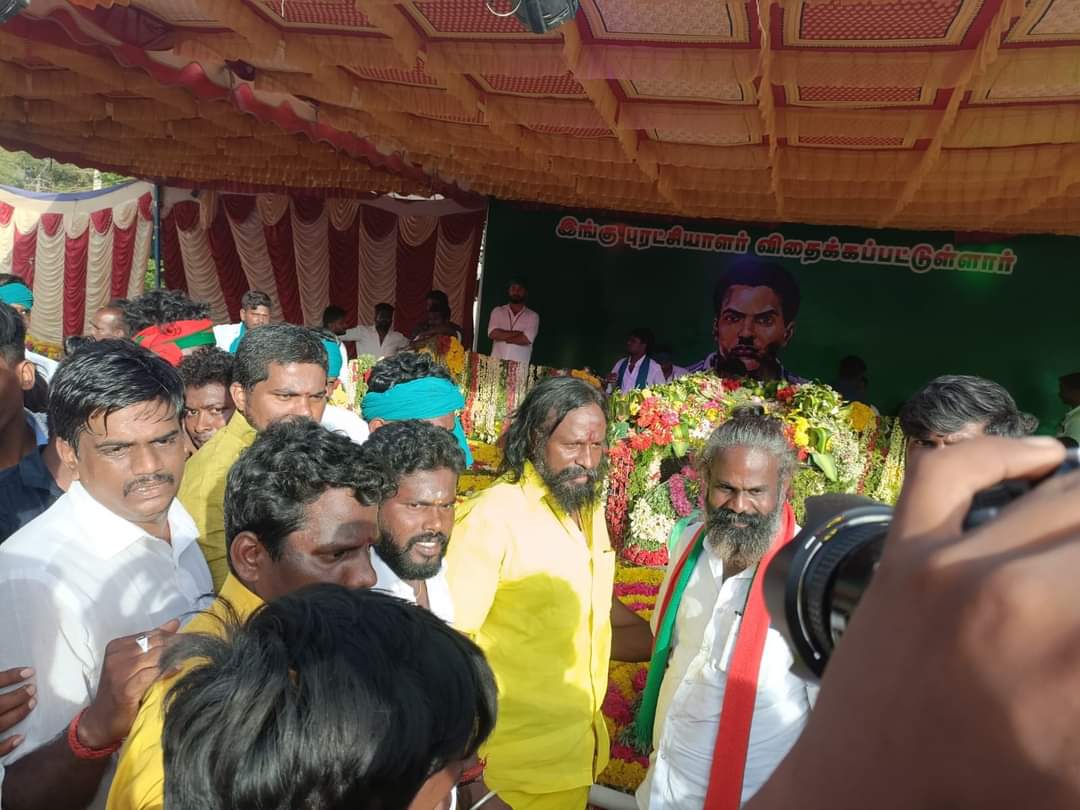 KKSelvakumaroff's tweet photo. இந்திய விடுதலை போரில் சிறை சென்றவரும், ஒடுக்கப்பட்ட மக்களின் உரிமைகளுக்காக போராடியவருமான தியாகி இமானுவேல் சேகரனாரின் 66-வது நினைவு தினமான இன்று இராமநாதபுரம் மாவட்டம் பரமக்குடியில் உள்ள அவரது நினைவிடத்தில் மலர்வளையம் வைத்து மரியாதை செலுத்தினேன்.. https://t.co/u0TTty2ACZ