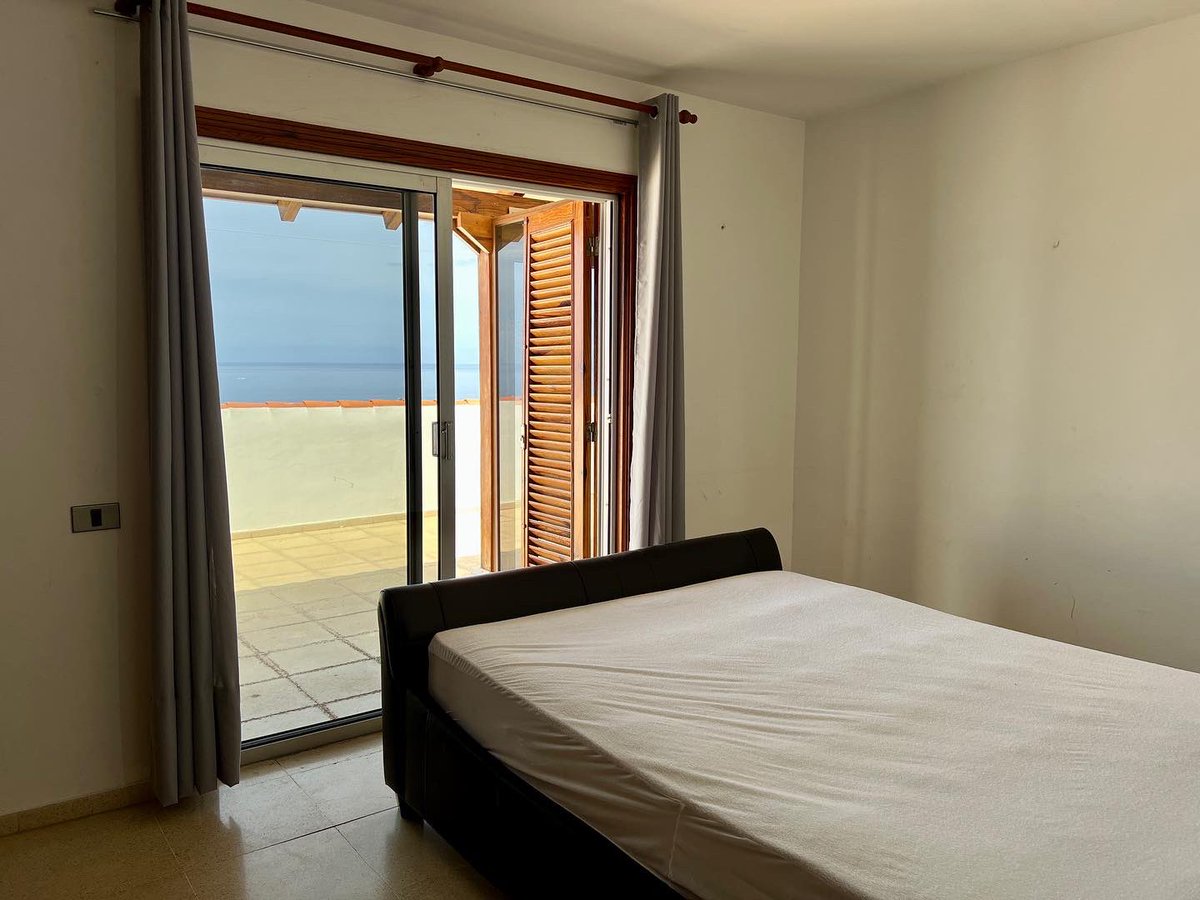 Featuring three spacious double bedrooms, two of which have direct access to the terrace, a family bathroom, an inviting open-concept living room with a dining area, and a modern open-plan kitchen #losgigantes 🌴☀️👌 #Tenerife #TenerifeProperty 

tenerifepropertysales.com/r/TPS3383/