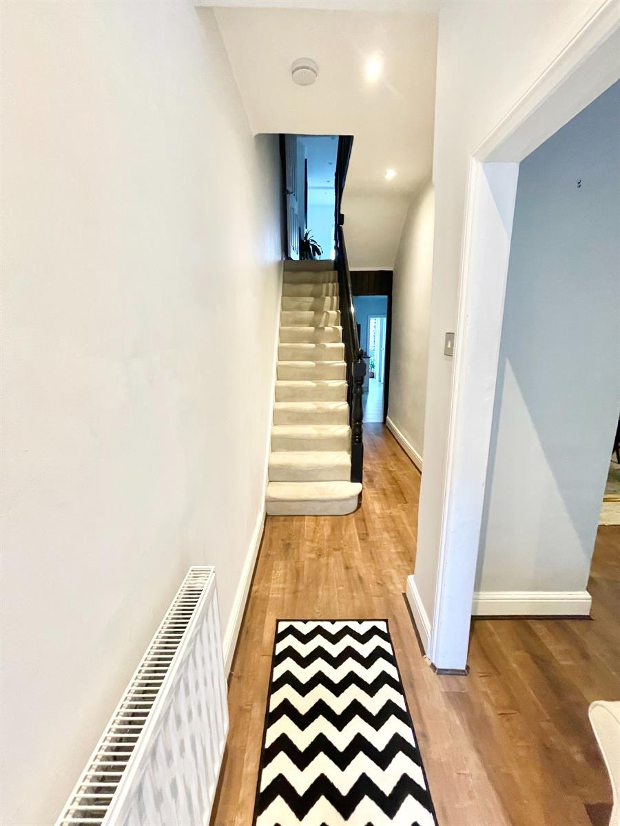 truthestates's tweet photo. New to market - 3 Bed Terraced House, Brathway Road, London, £1,000,000. View details: https://t.co/JYEEEXvMcs #houseforsale #putney #sw18 https://t.co/KY3qVtlHZk
