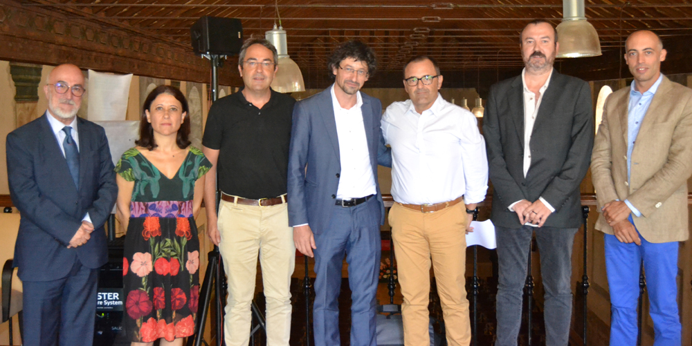 Hoy hace seis años que leí mi tesis... Todo aquello no habría sido posible sin la magistral dirección, la ayuda, el apoyo y el cariño de <a href="/JordiAlberich/">Jordi Alberich Pascual</a>. Solo muere el que es olvidado, y yo te echo mucho de menos, amigo. Gracias por todo lo que me diste