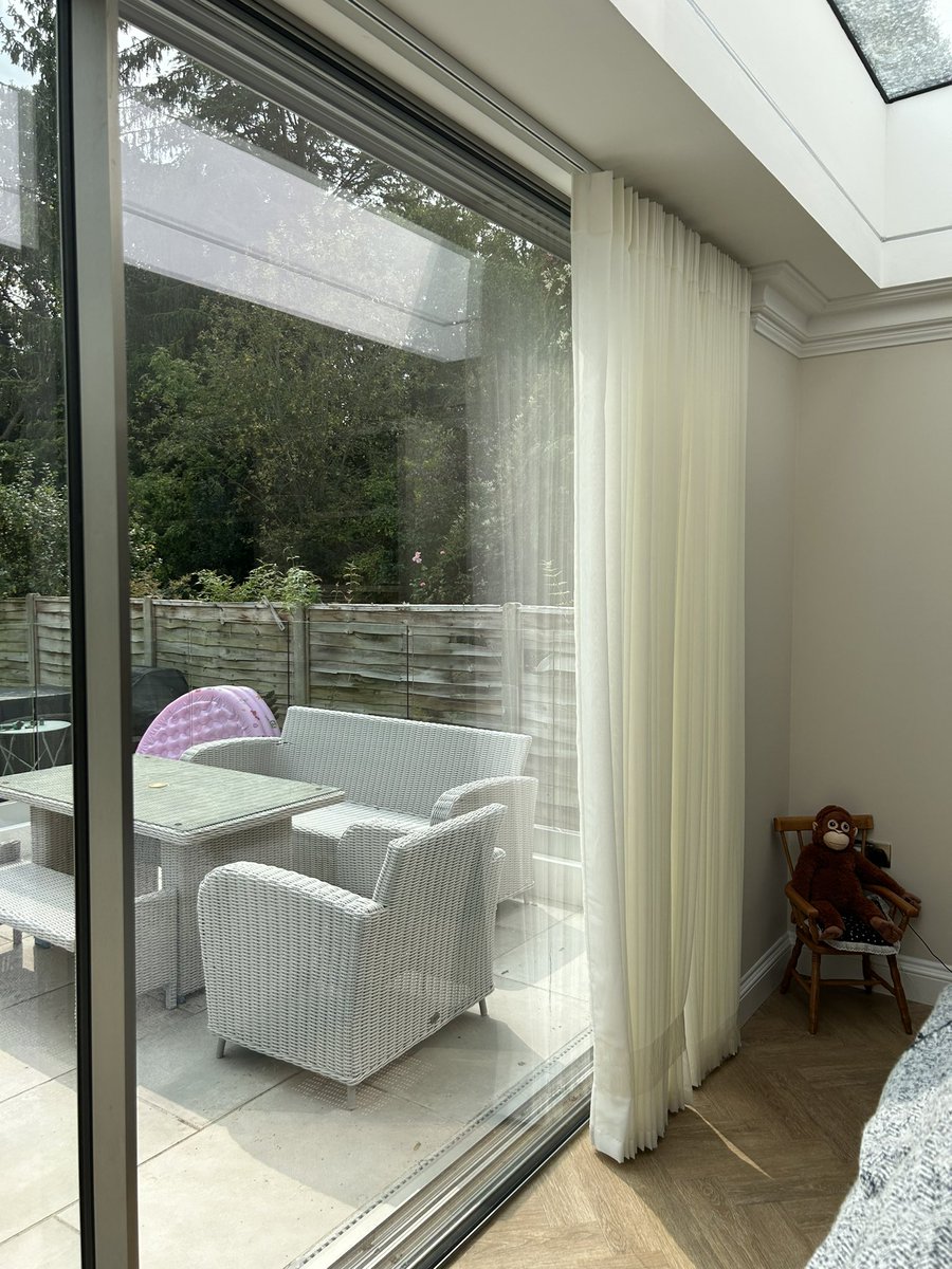 Sheer curtains are perfect when your window is over 6m  wide &amp; you want to diffuse the sunlight.  We fitted single pleat curtains on a slim track from @jscgroup_uk recently to do just that.  Fabric is Bergen in Chalk from @romo_fabrics. 

#interiordesignideas
#windowstyling