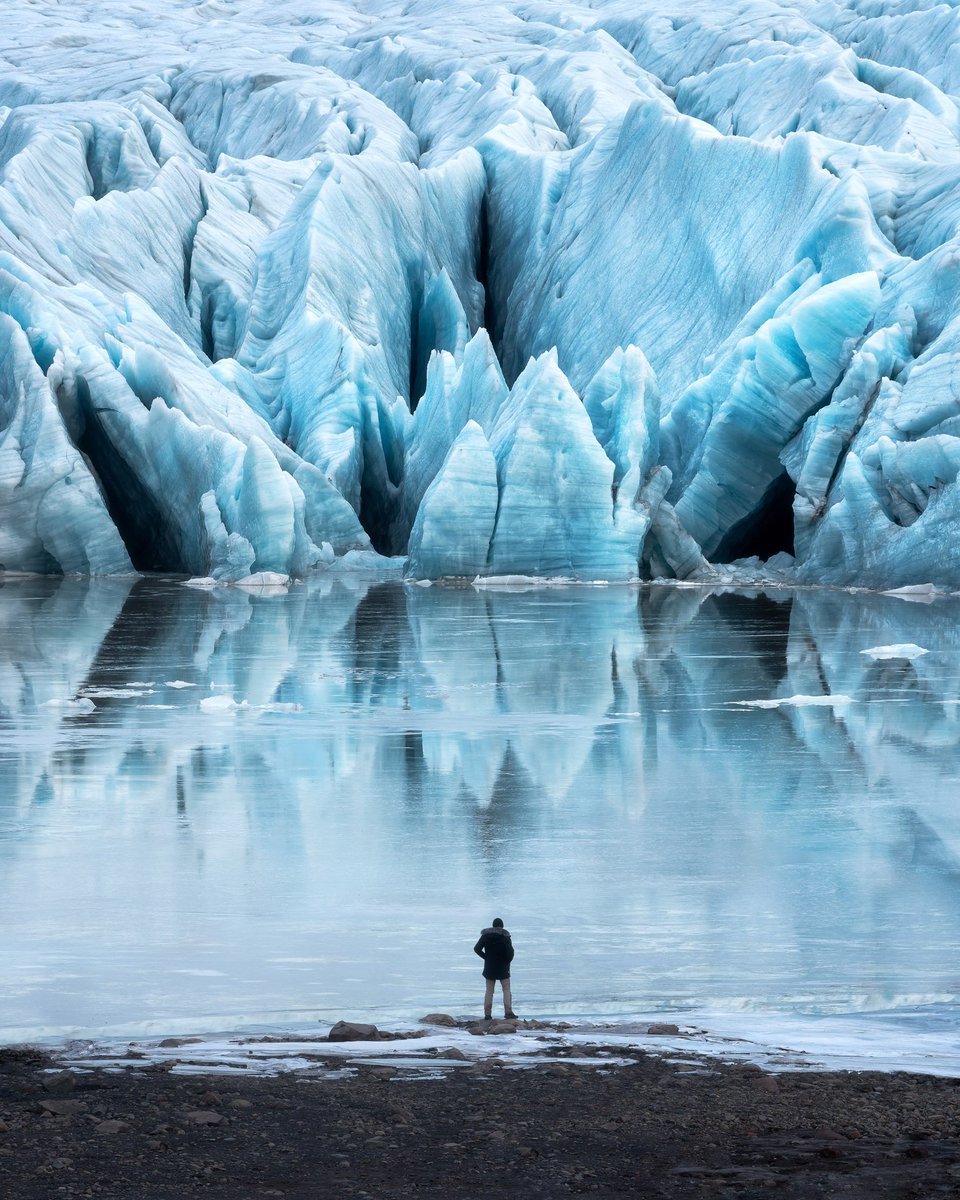 MadsPeterIverse's tweet photo. A man and a glacier - that reflection! 🤩 https://t.co/SBLSBSTiGy