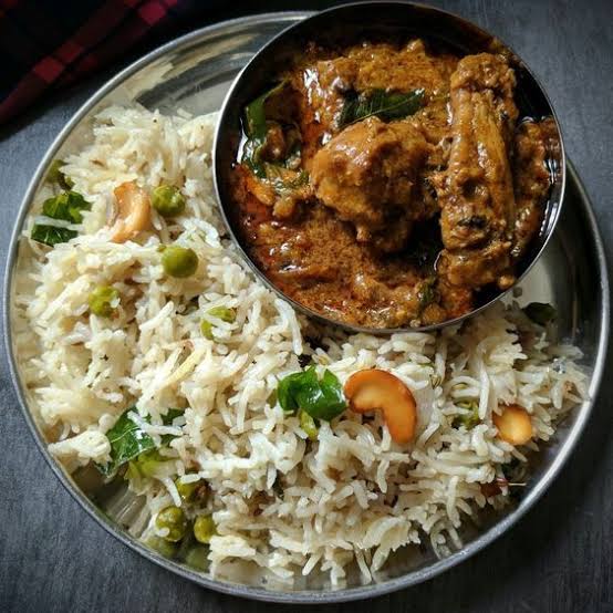 StalinforINDIA's tweet photo. #Simple_Lunch
#NonVeg_Love 

Home cooked yummy Ghee Rice with Pepper chicken curry. Fight Depression and Mood Swings With Food.
#Fo0d_Doctor

#gheerice #pepperchicken #GHEE https://t.co/eclEhFNc9K