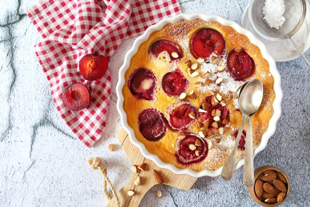 Clafoutis : la recette facile et de saison à réaliser avec 5 ingrédients # #foodactu 
Lien ici : cuisineaz.com/articles/clafo…