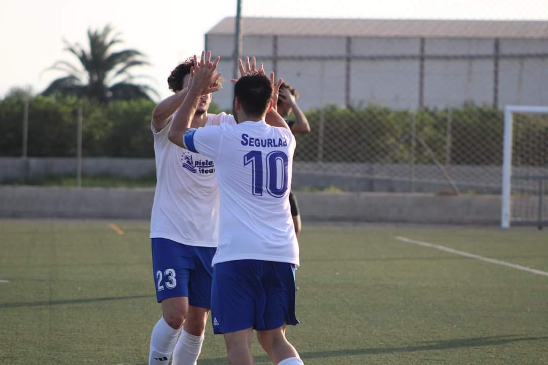 .
⚽ FILIAL ⚽

👉 Os dejamos imágenes del partido de la primera jornada liga de @TerceraFFCV donde los chicos de Aitor Gonçalves ganaron al C.F. Racing Playas de Orihuela.

<a href="/franmanu23/">franmanu</a> 
<a href="/ChichaJaka/">Jose Manuel Saez (Chicha)</a> 

⚽💙⚽💙⚽