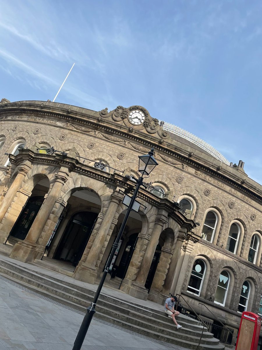 mdacollege's tweet photo. We recently went for a walk into Leeds city centre, using the canal and stopped off at the Corn Exchange ☀️🕶️ https://t.co/cqwWL3kilk