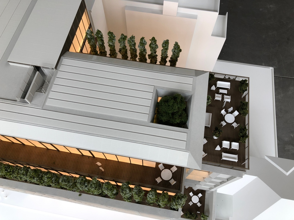 ONEOFFLAB's tweet photo. RONCAGLIA 12, Milano⁠ an impressive ONEOFF 1:50 architectural model characterised by essential and geometric style which finds its highest expression in the modern facades in natural stone and in the double-height lobby highlighted in the model. https://t.co/dADe8PTk8u