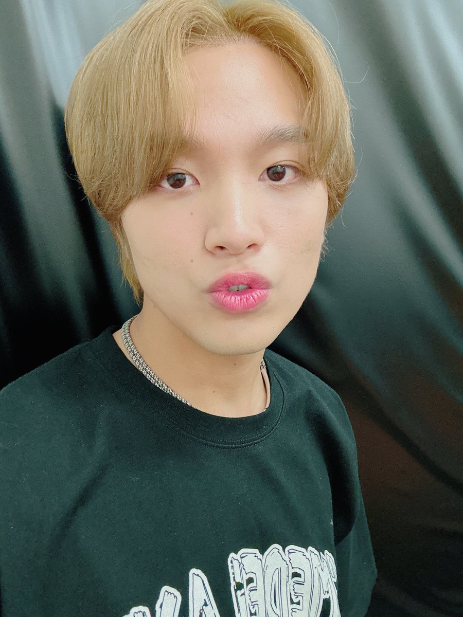 hcheartbbl's tweet photo. 2309011 💌

"today's haechan"
"came here and ate tons of delicious food. the concert was really fun too."
"it feels like i came here for a vacation" https://t.co/qNFumnrjkm
