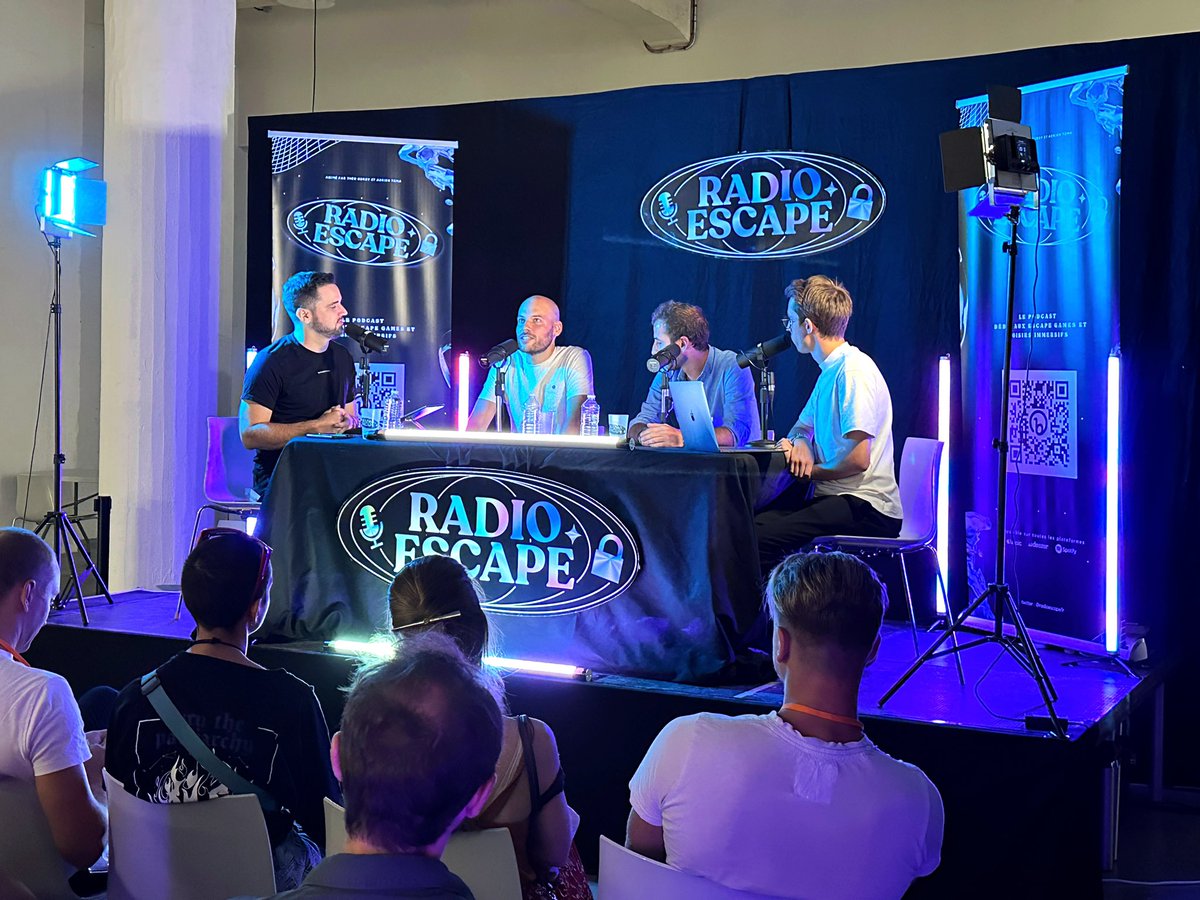 🎙️🔴 #RadioEscape est aujourd’hui à Lyon pour le Salon de l’Escape Game et des Loisirs Immersifs, afin d’enregistrer 3 nouveaux épisodes, à découvrir bientôt…
Au programme : rencontre créateurs, tables rondes… et le tout en public !