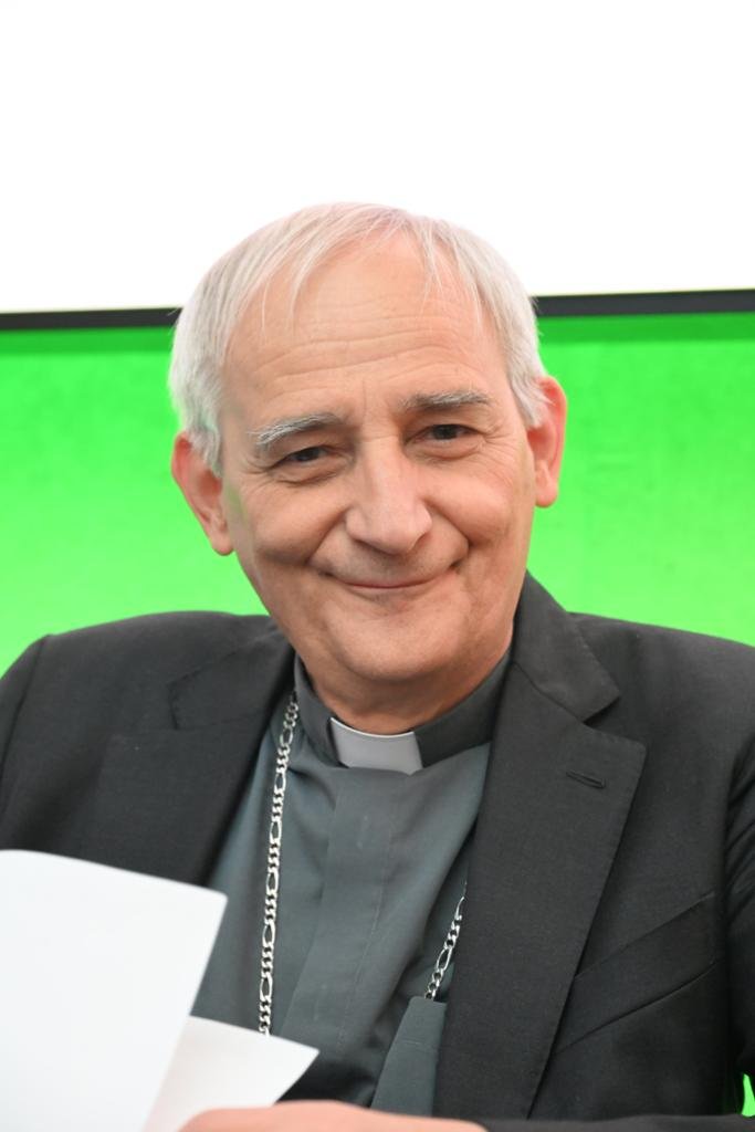 SantEgidioNL's tweet image. Als we één familie vormen, zijn er geen muren. We hebben profeten nodig die geschiedenis schrijven. Mensen van goede wil die werken aan broederlijkheid. Profeten die verder kijken dan de muren van onze tijd. Kardinaal Matteo Zuppi bij &quot;Durf vrede aan&quot; #Berlin2023