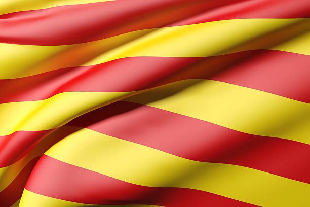 edp's tweet image. CANT DE LA SENYERA

Al damunt dels nostres cants
Aixequem una Senyera
Que ens farà més triomfants

Au, companys, enarborem-la
En senyal de germandat!
Au, germans, al vent desfem-la
En senyal de llibertat.
Que voleï!
Contemplem-la, en sa dolça majestat!
Contemplem-la, en sa dolça…