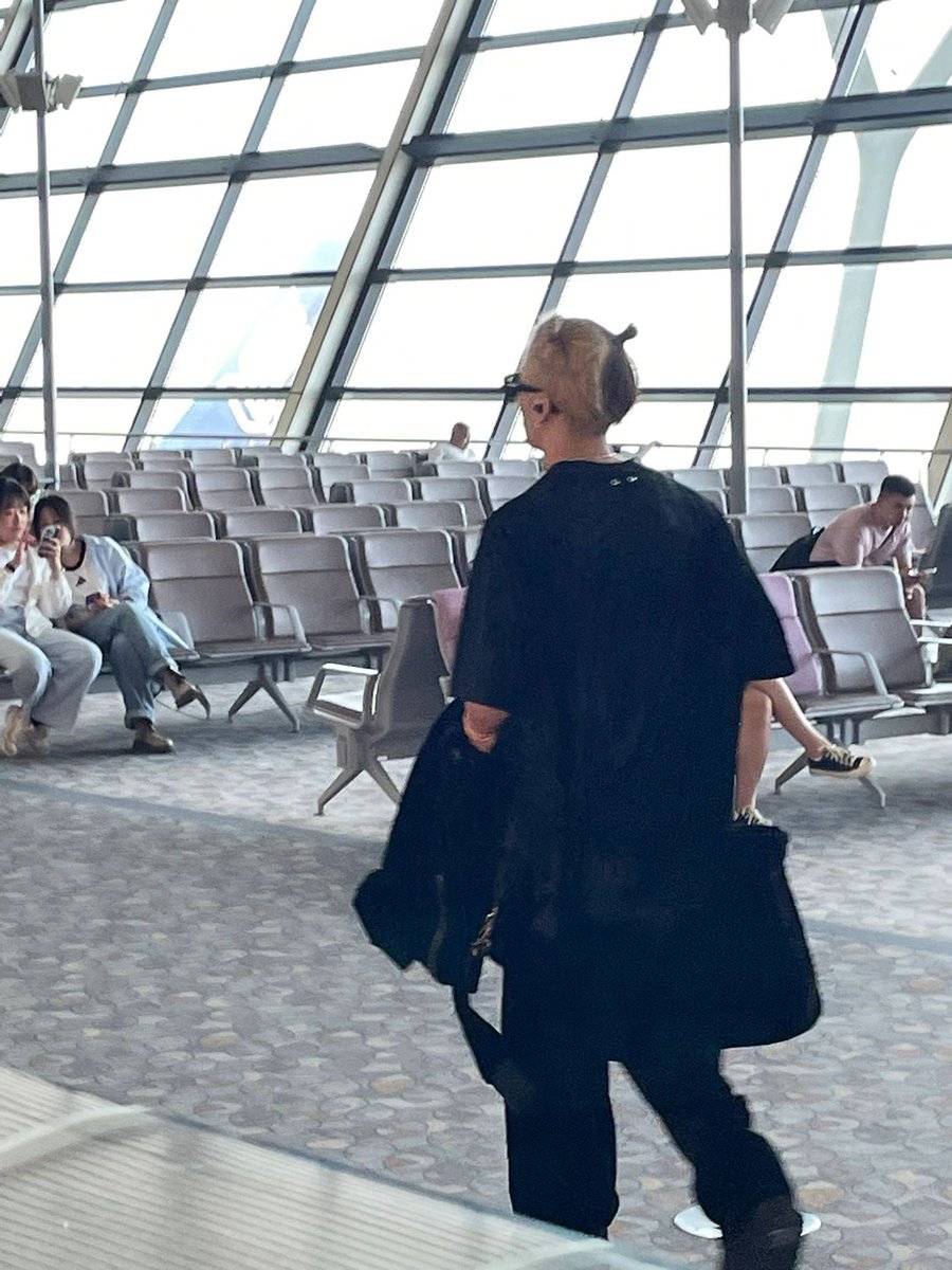 PopWangs's tweet photo. Jackson Wang spotted at the airport, flying to Singapore for his performance at F1 Singapore Grand Prix on September 15, 2023. https://t.co/bnQluzgcRu