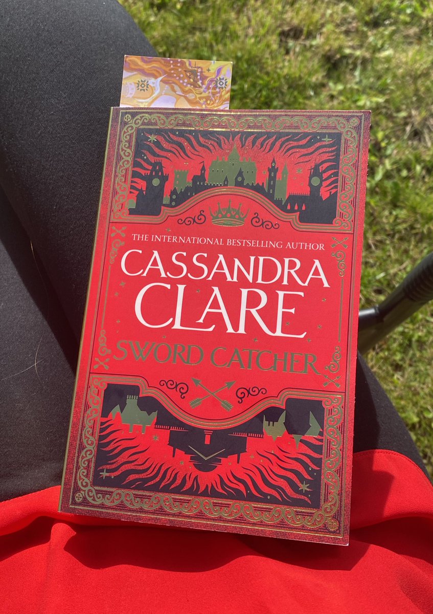 Apologies to the rest of my TBR while I get through this absolute chunk of a book but I am SOOO excited! The original Shadowhunters series came out during my late teens and I am buzzing to read Cassie’s adult debut! @cassieclare @panmacmillan shout out to @RoryOST for sending!