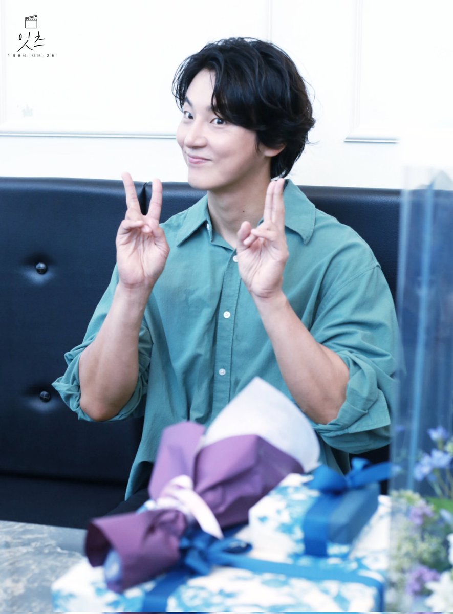 onlysy_0926's tweet photo. 230909 생일카페 직찍3
#윤시윤
장꾸 표정 모음😉 https://t.co/qFNPp5wnYm