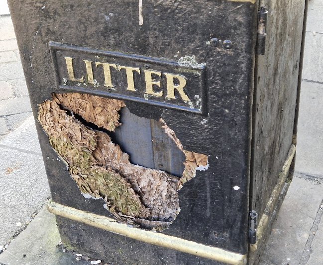 NoContextBrits's tweet photo. I always thought these bins were metal. https://t.co/LGdgqdIgcL