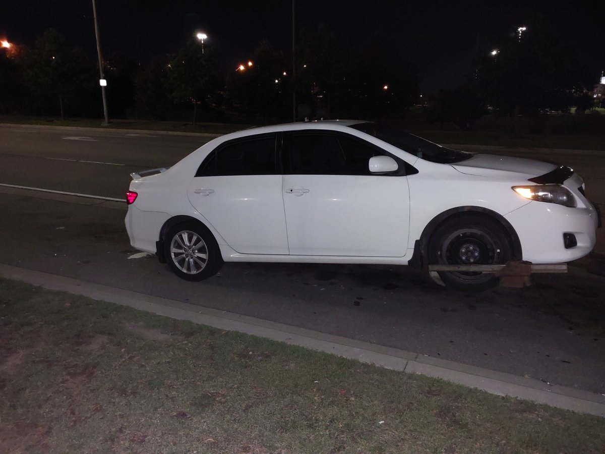 OPP_HSD's tweet photo. Driver found asleep behind the wheel in a live lane near #hwy401 and Leslie St in #Toronto. Arrested and charged with #ImpairedOperation #Over80 #DriveSuspend. Blood alcohol concentration over 3x the legal limit. #DriveSober #TorontoOPP ^yb https://t.co/l0iRcRyter