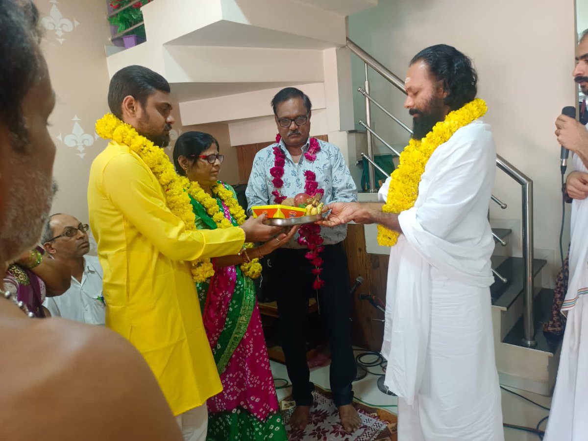 JGDSwamiji's tweet photo. #SravanRudraPuja2023 today morning Pooja from #Nikol #Ahmedabad #VDSGujarat
@AOLGujarat  @Vaidicpujas https://t.co/rgmFTcFbFM