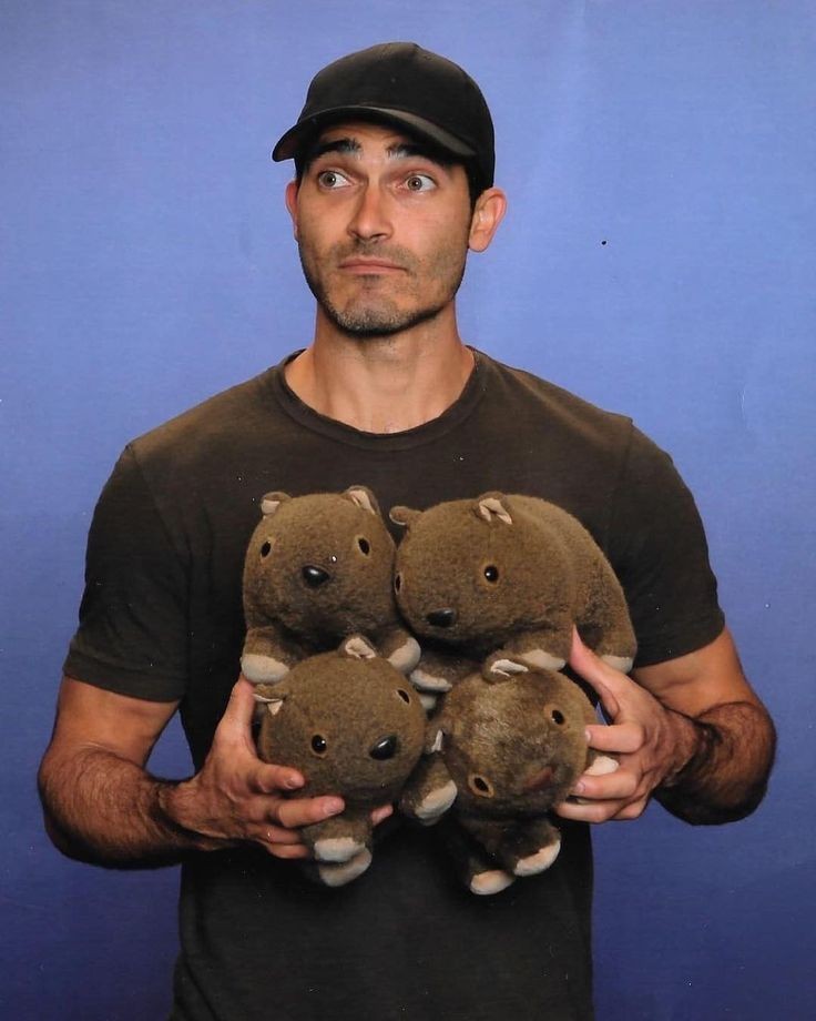 tteenwolfbrazil's tweet image. Hoje (11/09) é aniversário do Tyler Hoechlin. Nosso querido e eterno lobão mal humorado e azedo,Derek Hale. O ator está completando 36 anos de vida! 🤍

Happy Birthday @tylerhoechlin we love you! ✨