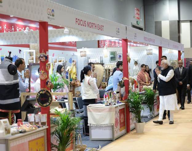 PIB_India's tweet photo. Celebrating India's Vibrant Heritage: PM Modi's Heartwarming Visit to the Crafts Bazaar

At the vibrant event of #G20 Leaders’ Summit in New Delhi, #CraftsBazaar was a celebration of India's rich tapestry of arts and crafts, and it attracted visitors from all corners of the world.

Read here: https://t.co/a0JoyEBeYi

#G20Summit  #G20India2023