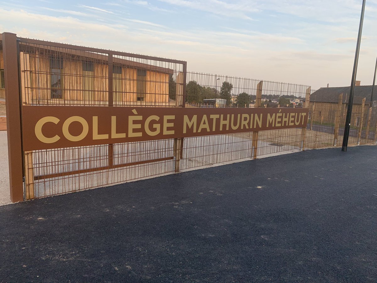 Senateur_Salmon's tweet photo. 🏫 Nouveau collège de #Melesse
Superbe réalisation portée par le département @ille_et_vilaine
Un bâtiment à énergie positive en matériaux biosourcés symbole d’innovation et de responsabilité environnementale https://t.co/TYh5d8MSbE