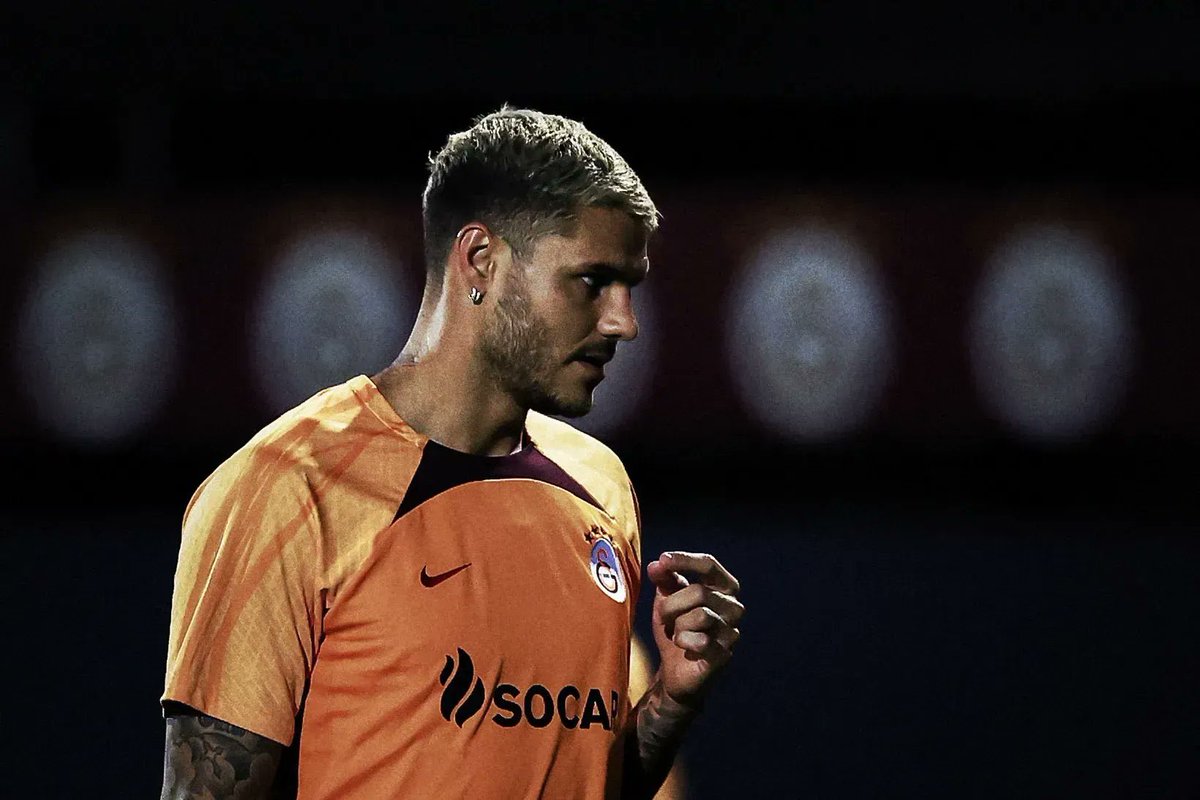 Mauro Icardi: "İlk andan beri çok iyi hissettiğim bir kulübe geldim. Arjantin’de futbola taparız. Çoğu için aile, futboldan sonra gelir diyebilirim. Galatasaray’da da benim dikkatimi çeken en büyük şey, taraftarın tutkusu oldu.

Bazıları, eğer Türkiye’deyseniz Avrupa’nın elit