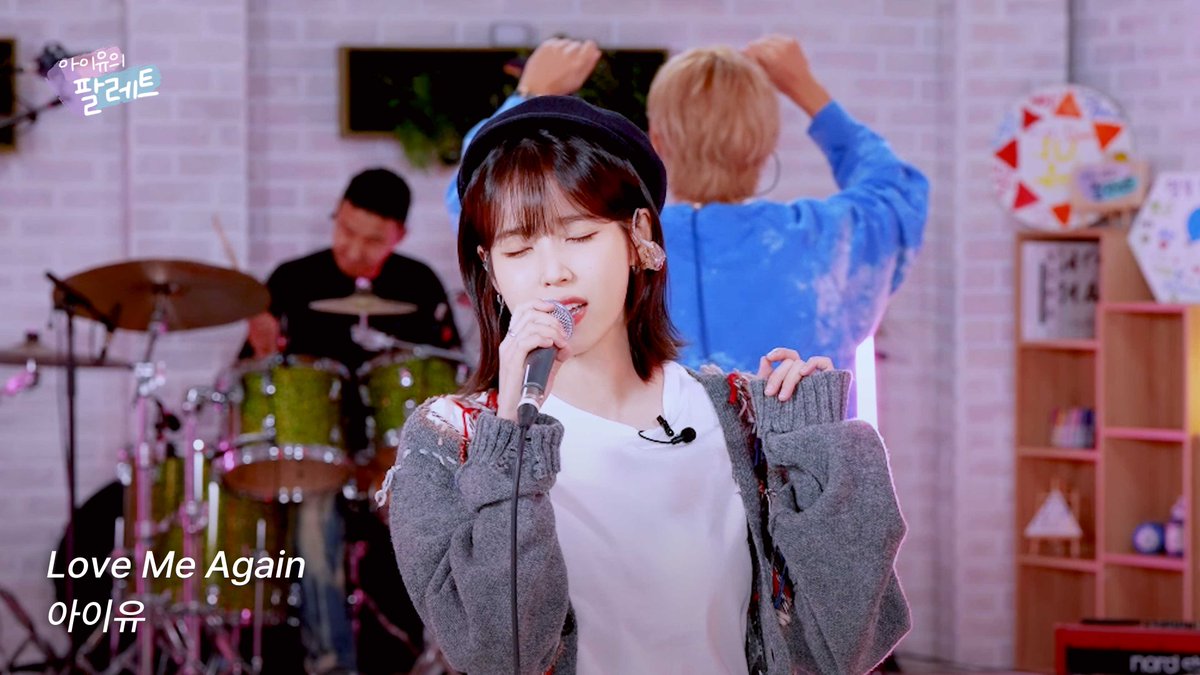 [아이유의 팔레트-선공개🎨] 'Love Me Again' IU Live Clip (With V) 🎨 youtu.be/QOV2UpUWFHM #아이유 #IU #V #뷔