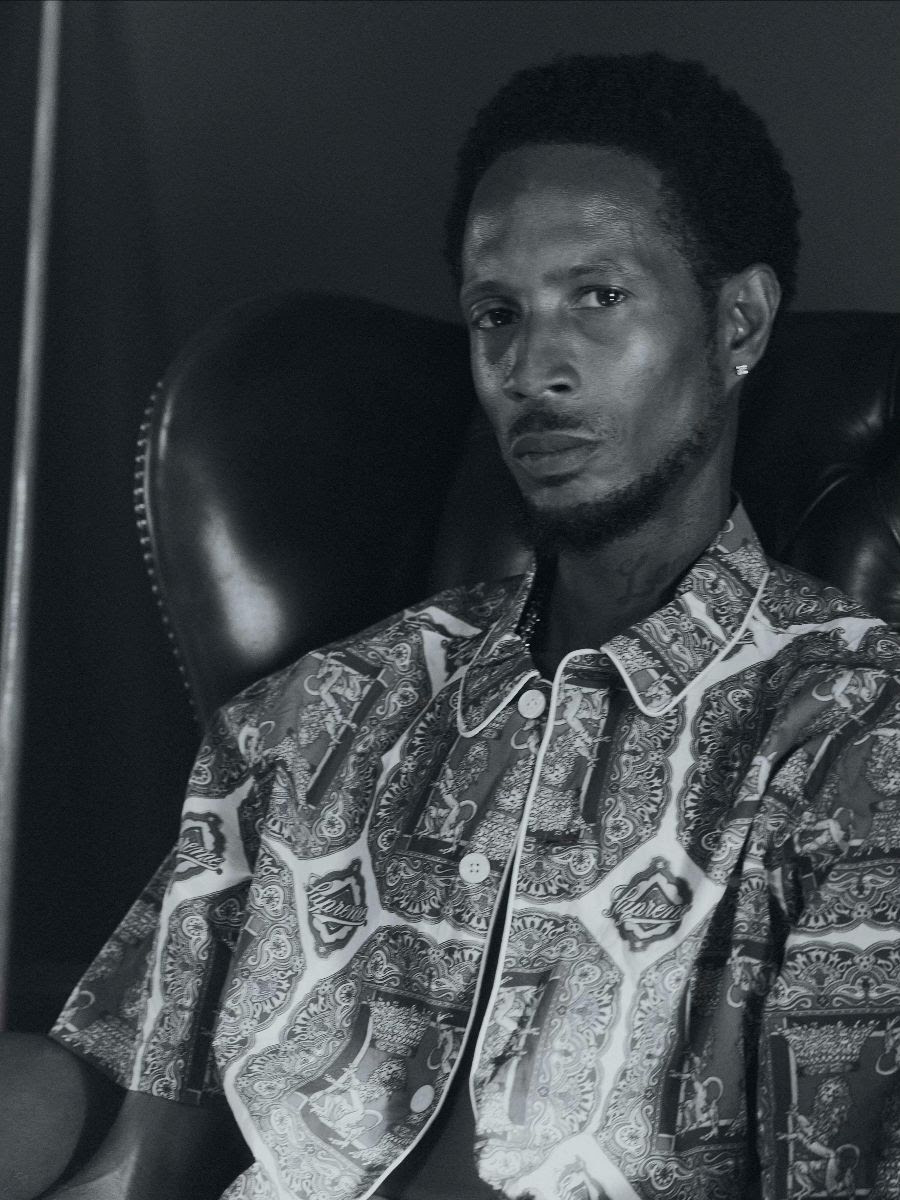 .@DDoubleE7 switches it up on 'Ghetto Love Story' - he's ready to write a new chapter... Catch him at @KOKOLondon alongside @SteamDown_ this November. clashmusic.com/news/d-double-…
