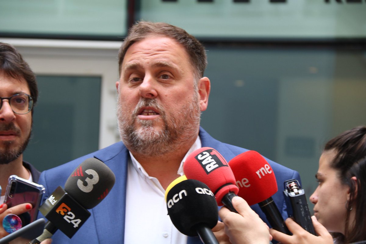 <a href="/junqueras/">Oriol Junqueras 🎗️</a> és un COVARD.
Va renunciar a l'1O desapareixent tota la jornada per por.
Es va amagar darrere <a href="/KRLS/">krls.eth / Carles Puigdemont</a> per no fer efectiva la DUI, per por.
Es va lliurar a Espanya per por.
Va pactar la seva estada a la presó per por.
Ara no assisteix a la Diada per por.
És un covard.