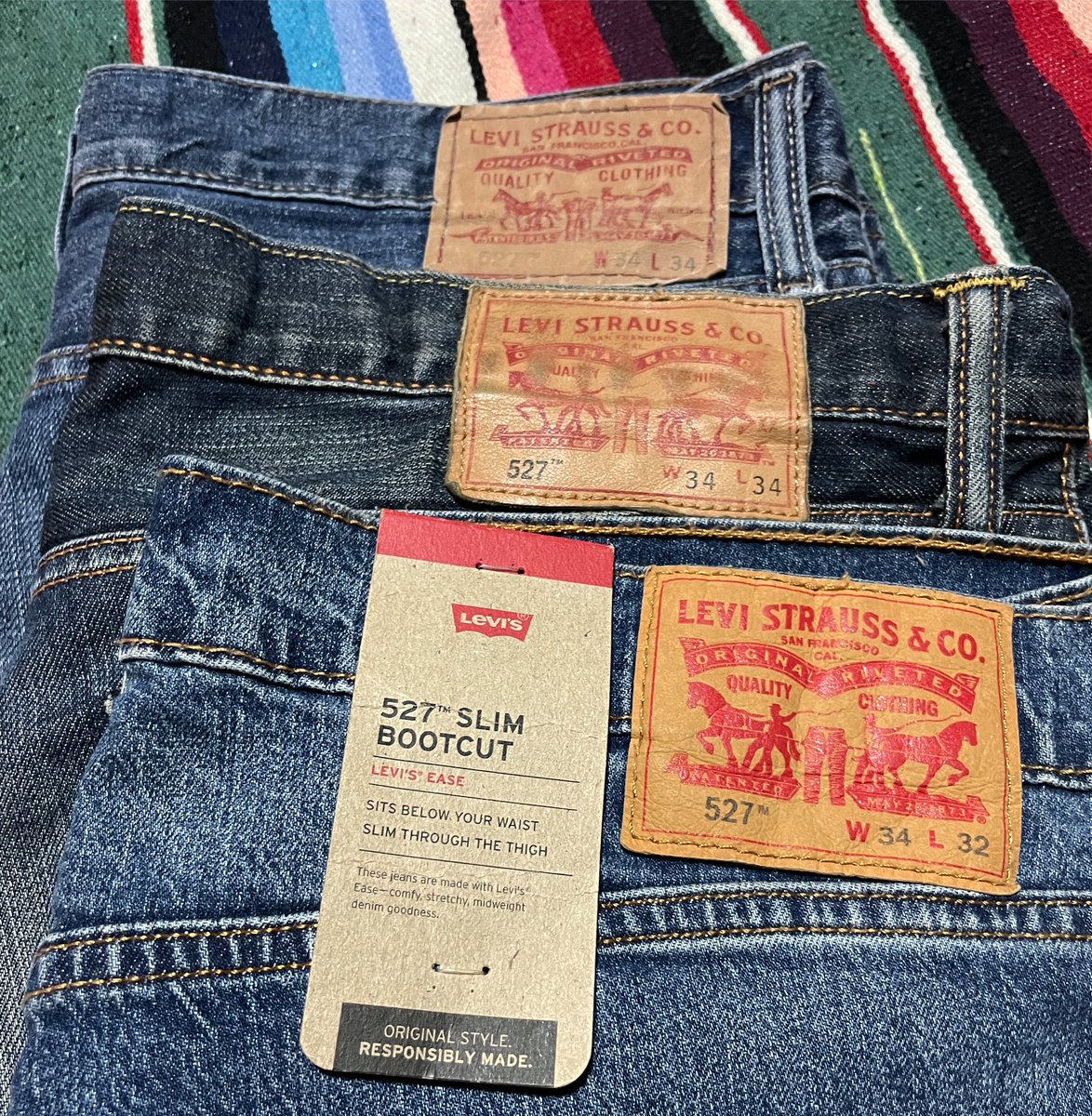 toshiyarie's tweet image. 最近よく友人のヤフオクの
釣果を聞いてて
久しぶりにヤフオク参戦

とりあえず程度に入札してた
ジーンズが
追い金せずとも
翌朝に落札通知

あらま
ということでこの二週間で
527が3本

さほどニーズないのか？
3本で1本分に満たない落札額…

#lévis #527  #bootcut #501xx