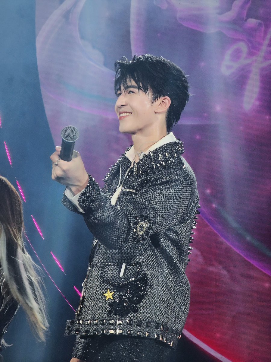 patrick_pppat's tweet image. Thank you Vietnam , yesterday was an amazing show，thank you everyone for coming, till next time ❤️✌🏻