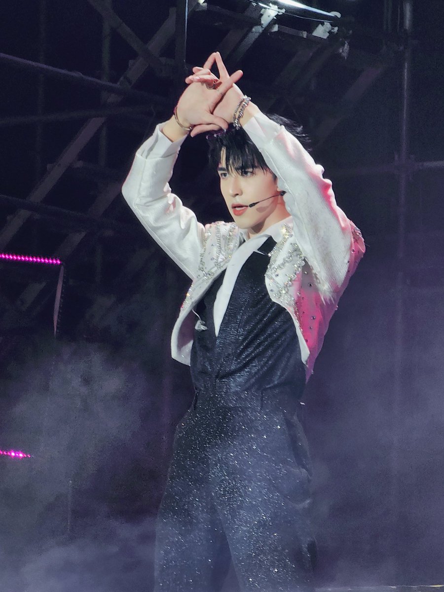 patrick_pppat's tweet image. Thank you Vietnam , yesterday was an amazing show，thank you everyone for coming, till next time ❤️✌🏻