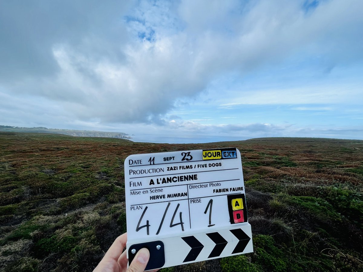 Let’s shoot it ! 1er jour de tournage de A L’ANCIENNE de <a href="/hervemimran/">herve mimran</a> avec Didier Bourdon, Gérard Darmon &amp; Chantal Lauby produit par Zazi Films et Five Dogs en <a href="/regionbretagne/">Région Bretagne</a> avec <a href="/StudiocanalFR/">STUDIOCANAL</a> <a href="/m6/">M6</a>  <a href="/canalplus/">CANAL+</a> <a href="/JimenezRmi/">Jimenez Rémi</a> <a href="/fmergier/">francois mergier</a> <a href="/titilacaze/">thierry lacaze</a> <a href="/igorgotesman/">Igor Gotesman</a> <a href="/BretagneCinema/">Bretagne Cinéma</a>