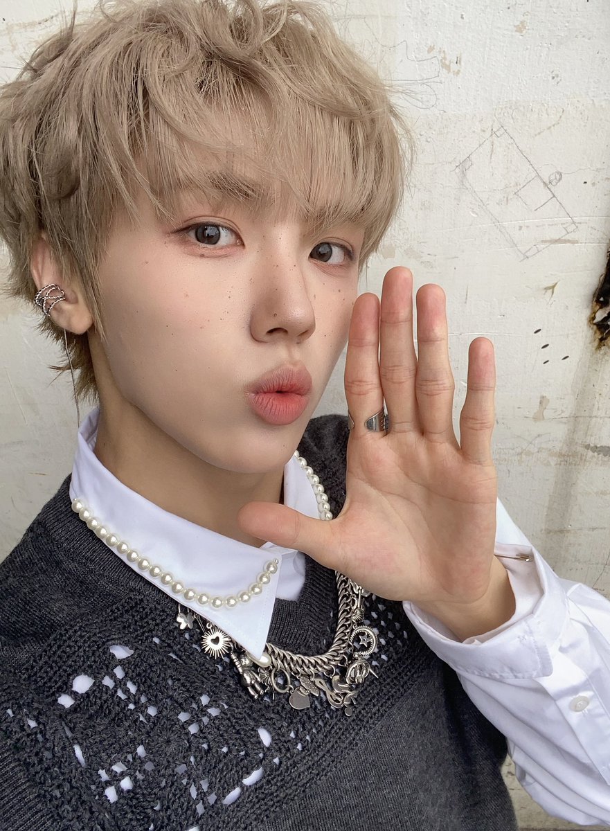 CRAVITY_twt's tweet photo. 깨덩이 모음집
#성민 https://t.co/Ky1tmWMvW0