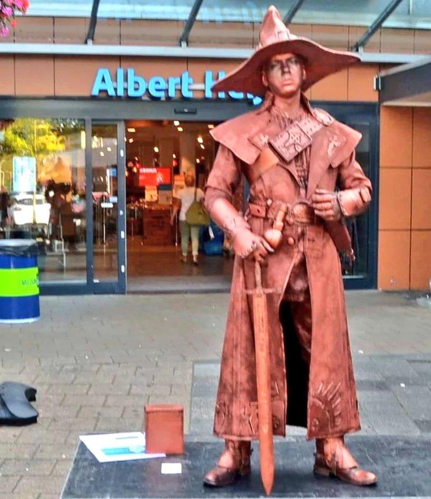 Ook Albert Heijn in Sliedrecht was sponsor van een schitterend levend standbeeld, afgelopen zaterdag bij het evenement 'Living Statues and Art Festival' in #Sliedrecht Je zal hem ongetwijfeld wel gezien hebben. Sponsoren bedankt!