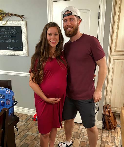 Jessa Duggar and Ben Seewald are expecting their 5th baby. Congratulations to the growing family 👨‍👩‍👦‍👦 #benseewald #jessaduggar