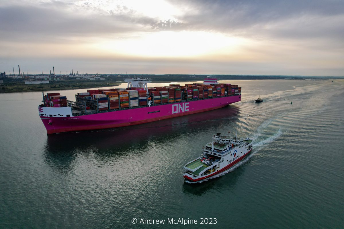 Maritimegeek's tweet photo. Last week @OceanNetworkExp #ONEInfinity made her maiden visit to #Southampton Infinity is the second vessel in the shipping line’s new class of 24,000TEU boxships. #shipspotting #shipphoto #dronephotography https://t.co/lWR42VWy0b