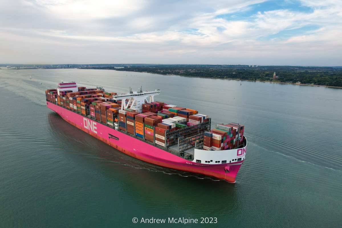 Maritimegeek's tweet photo. Last week @OceanNetworkExp #ONEInfinity made her maiden visit to #Southampton Infinity is the second vessel in the shipping line’s new class of 24,000TEU boxships. #shipspotting #shipphoto #dronephotography https://t.co/lWR42VWy0b