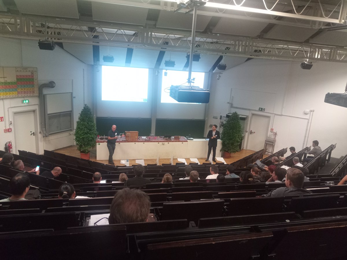 Session chair Sjoerd Harder talking about 'Bimetallic synergy in catalytic hydrogenation of polar unsaturated bonds' with Qiang Liu. @unibt #Bayreuth #Catalyst #Sustainability