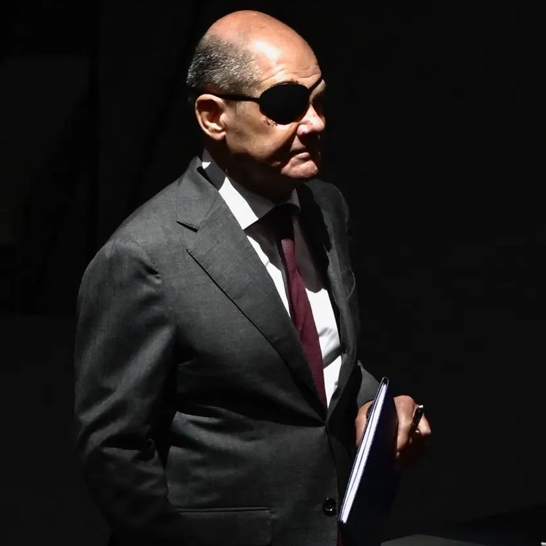 Niclas Wut:"Wir haben sie nicht ohne Grund aufgetaut, Kapitän Deutschland. Sie und Eisenmann und Thor und der unglaubliche Wüterich und Falkenauge und natürlich die schwarze Witwe müssen die Wärmepumpe retten..."