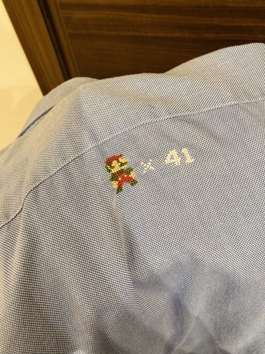 kuraniimasu's tweet photo. 旦那とマリオシャツについて話してて
「来年42歳になったら俺は着れないな..」と、なんか面白い事言い出したので、毎年残機＝年齢シャツを作る事を約束しました( ･ㅂ･)و ̑̑
#クロスステッチ https://t.co/GV7k5ETziI
