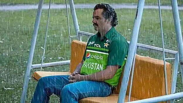 Pakistan and India fans right now 😂

#PAKvIND #AsiaCup #Colombo