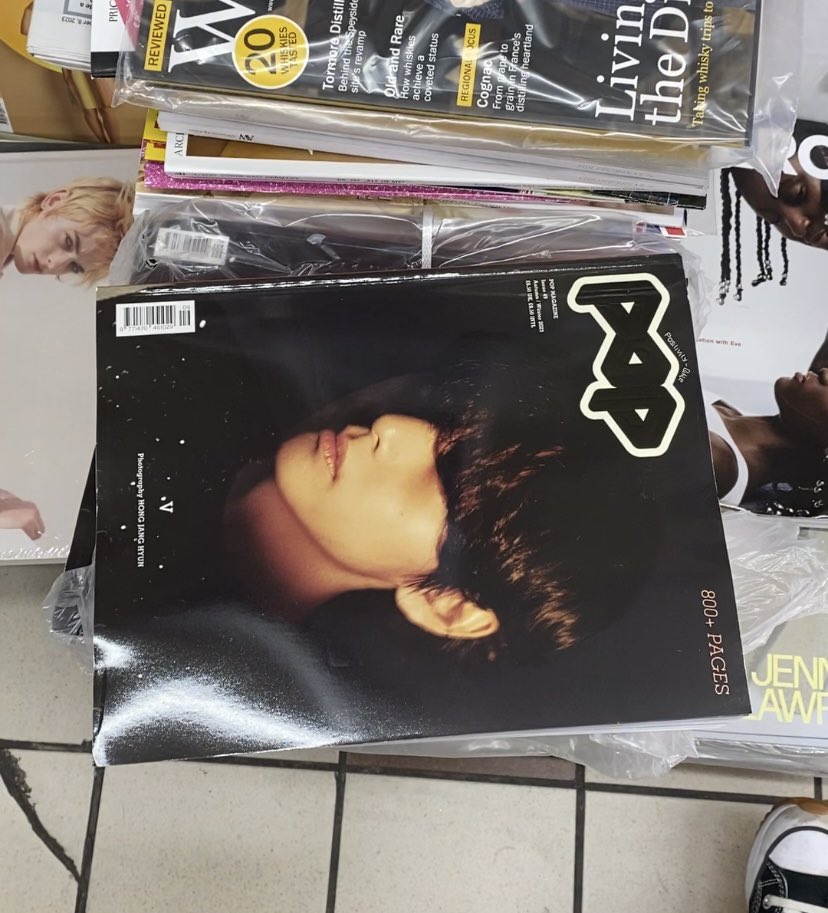 velouresque's tweet image. Uk army, if you can’t find the Pop Magazine with V on the cover run to this shop in soho! The guy got out a new batch for me to buy it so he has more left! #taehyung #popmagazine
