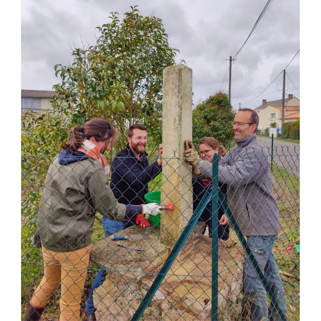 soscalvaires's tweet photo. Cet #été, nos #bénévoles des #deuxsevres ont reparé cette #croix décapitée. Une #restauration périlleuse mais #superbe. Bravo à eux !
Soutenez nos actions, faites un don en cliquant ici : https://t.co/Ss9BaiuLkG
#soscalvaires #sauvegarde #patrimoine #france #amour #guerrede14 https://t.co/TgGLBIvUXe