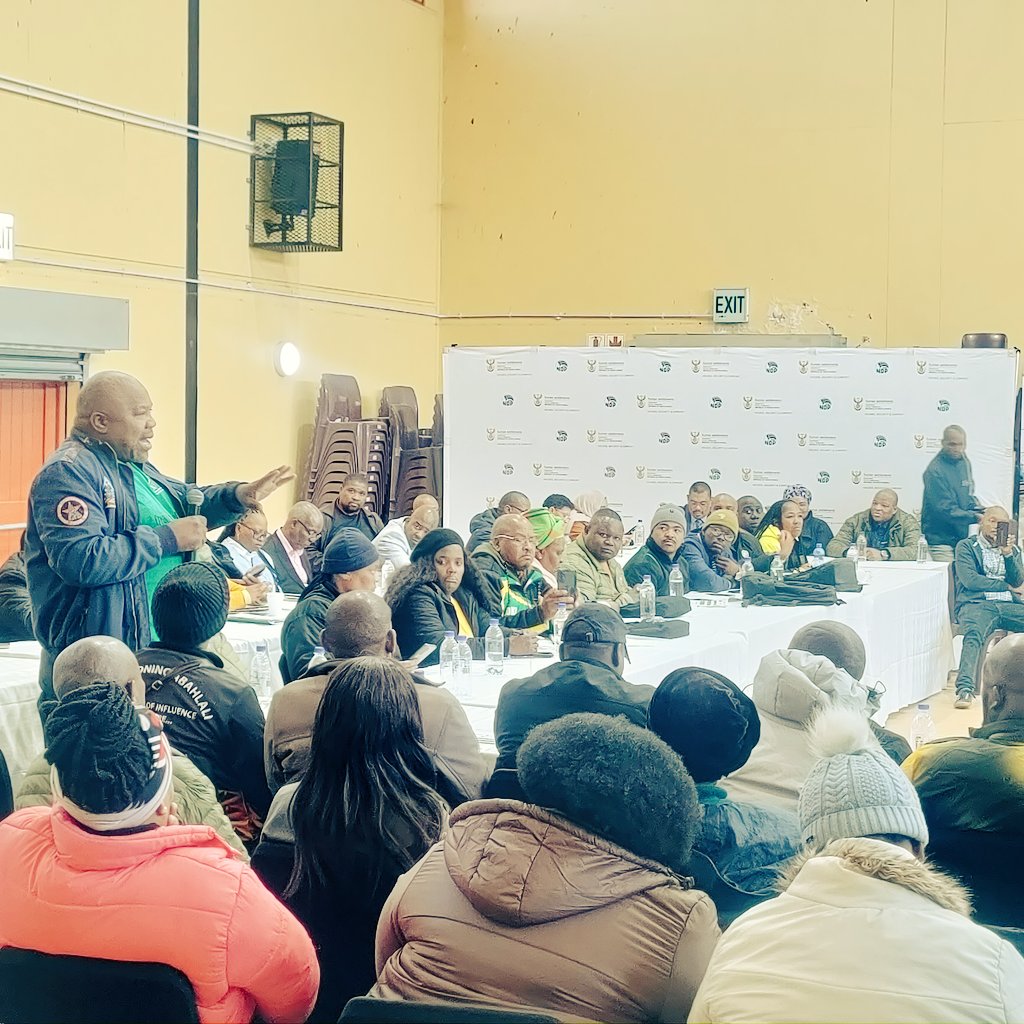 MetrorailWC's tweet photo. Minister of Transport,Ms. Chikunga, together with the Minister of Public Works &amp; Infrastructure @sziks &amp; the Minister of Human Settlements @mmkubayi in Philippi engaging with stakeholders affected by the illegal occupation of the PRASA Central line.
#RebuildingRail https://t.co/rocC0FrruJ