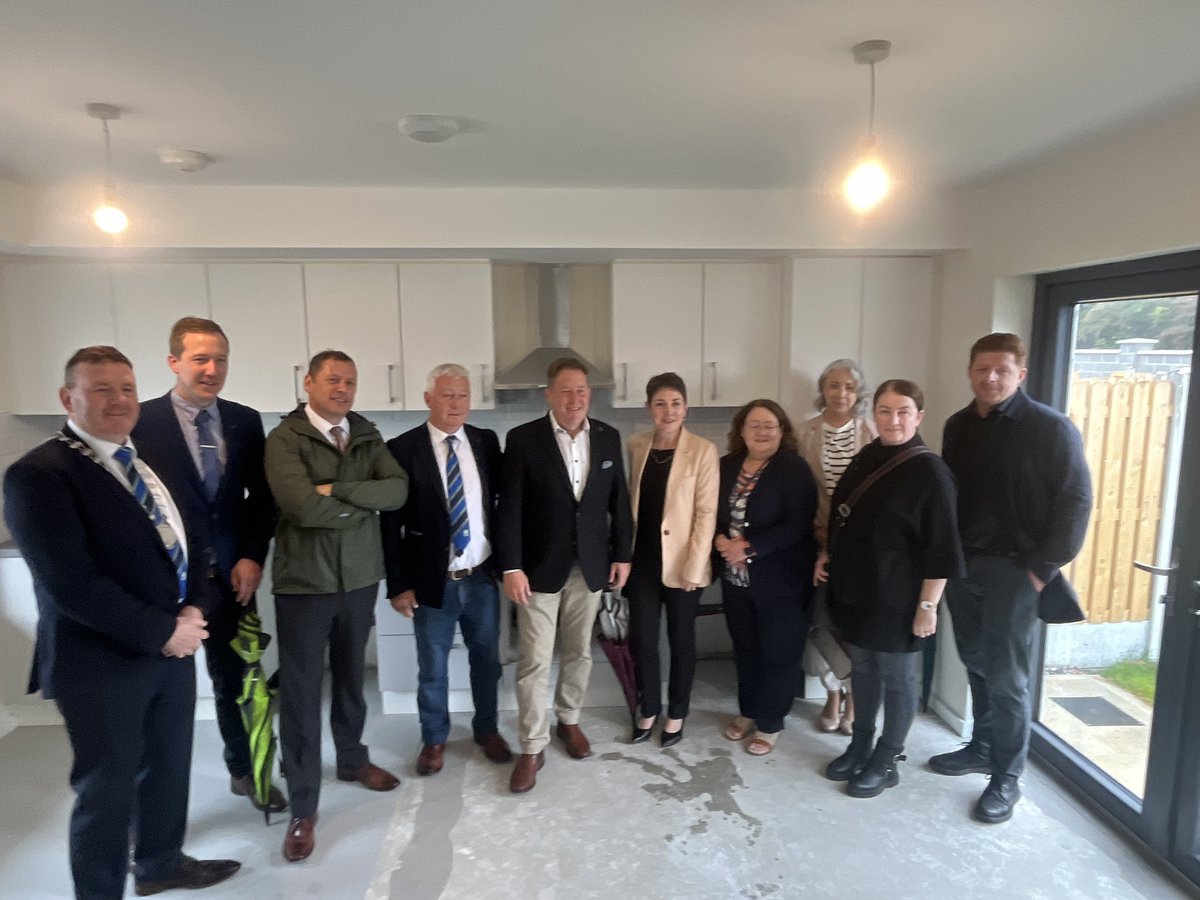DarraghOBrienTD's tweet photo. First stop is #Tullamore today and to Kearney’s Drive where @oakleehousing &amp; @offalycoco have delivered 41 new homes with support of @DeptHousingIRL @HFA_Ireland 

Great to see use of solar panels throughout the county. 

#HousingforAll https://t.co/4cR7DWVDN8