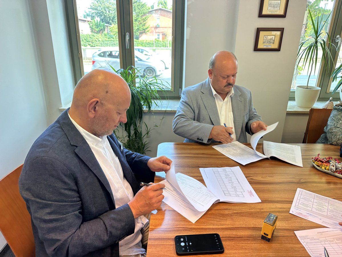 GdanskPfron's tweet photo. W ramach zawartych z powiatem #Sztumskim umów Fundusz dofinansuje likwidacje barier w Starostwie, PCPR, Zespole Szkół w Sztumie oraz #SOSW w Kołoząbiu. Zmodernizowana zostanie również siedziba #WTZ w Koniecwałdzie. https://t.co/ar9DaFDbvi