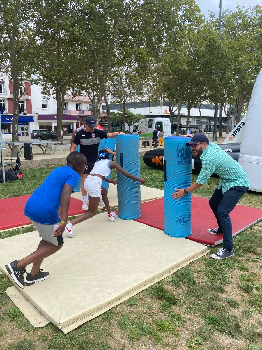 Magnifique journée d'ouverture de la coupe du monde de rugby 🏉 à l'école Bois du Château avec les deux classes de CM2. Les enfants sont prêts et motivés pour le cycle rugby!
Une année sportive s'annonce à Bois du Château 🏉🎾🏓🤾‍♀️🏃‍♀️🏃‍♂️🏊🚴⛵