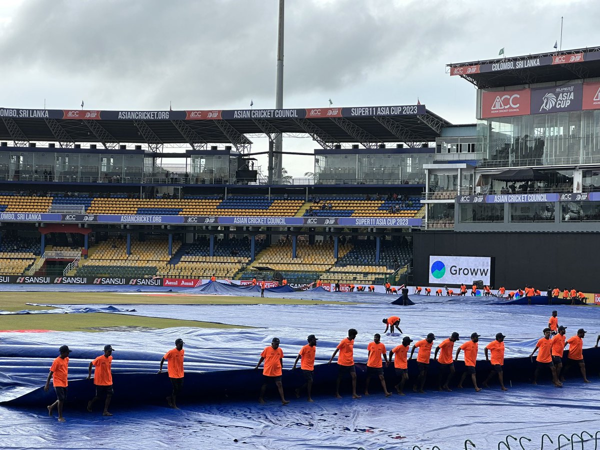 AthaudaDasuni's tweet photo. 👏🏽 The REAL “men of the match”. 

Sri Lanka’s Ground Staff - The best in the world. 

#INDvsPAK #AsiaCup23 #lka https://t.co/ZgshYIhKYZ