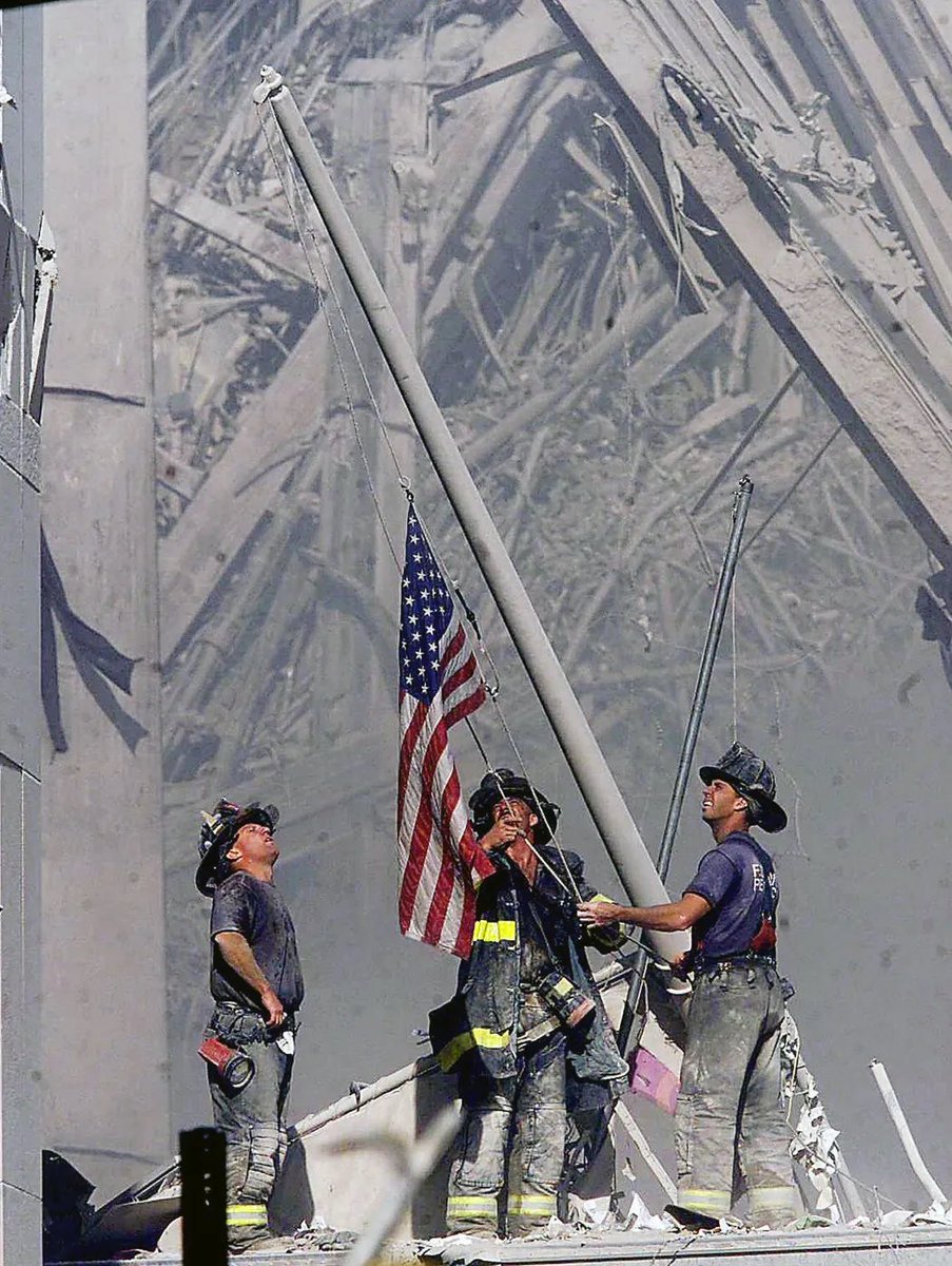 Never Forget. 
9.11.01. 
🇺🇸

(📷: AP)